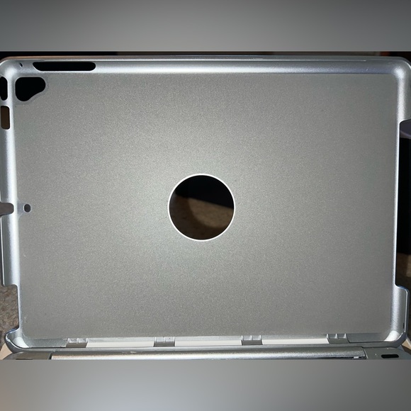 Arteck Bluetooth iPad Keyboard - Picture 4 of 5